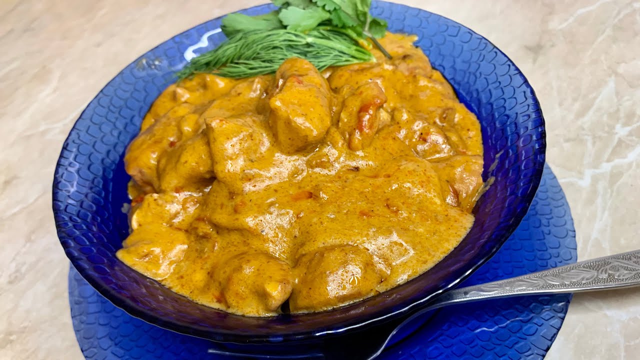 ПАПРИКАШ ИЗ КУРИЦЫ. Венгерская кухня. Сочные и нежные кусочки курицы в сметанном соусе.