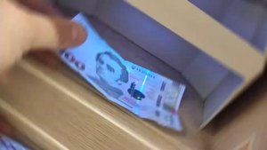 Бабло  и водительские права под ультрафиолетом.