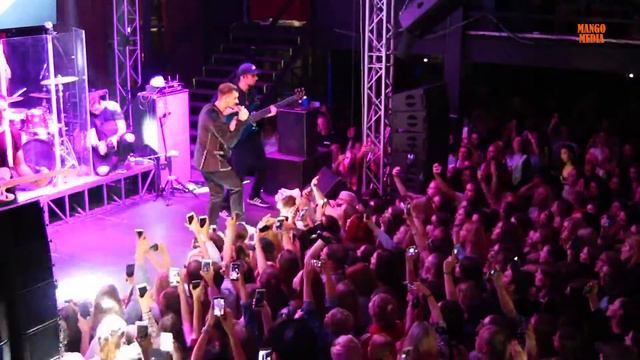 Зал поет песню Марвина наизусть! (LIVE) смотреть онлайн