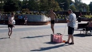 Танцующие мальчики в шортах :) часть 1