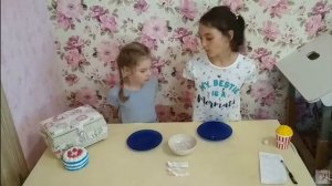 Челлендж - едим без рук.