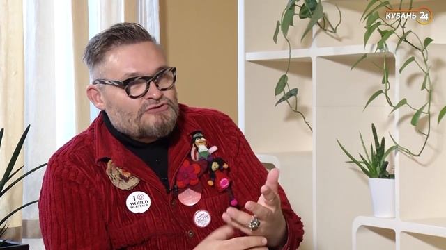 Историк моды Александр Васильев - о леших, нарциссизме, и главном экспонате коллекции