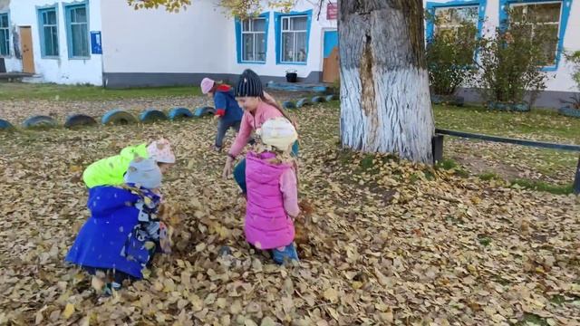 Вальс осенней листвы... Детская радость.... смотреть онлайн