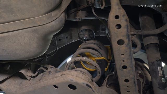 Jak wymienić sprężyny tylne w NISSAN QASHQAI 1 (J10) [TUTORIAL AUTODOC] смотреть онлайн