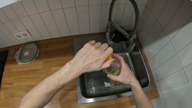 КАК УБРАТЬ ЭТИКЕТКУ (НАКЛЕЙКУ) С УПАКОВКИ смотреть онлайн