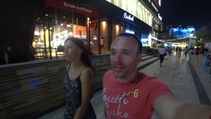 Торговый центр - Central Festival Паттайя. Случайно попали на вещевой рынок Pattaya Night Bazaar