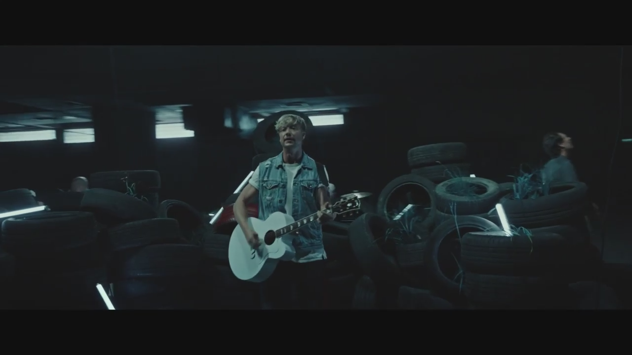 Sunrise Avenue - I Help You Hate Me смотреть онлайн