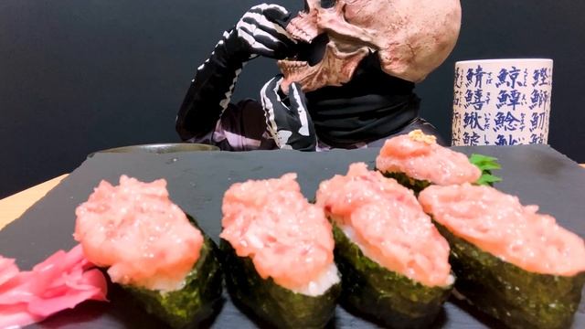 ASMR ? The sound of a skeleton eating battleship tuna sushi ? Eating Sounds ? Mukbang смотреть онлайн