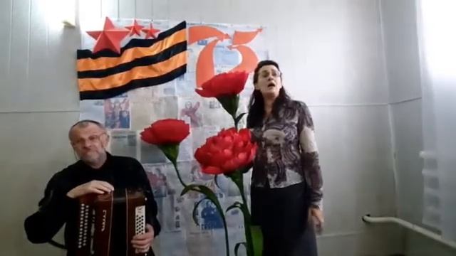 Акция "Песни Великой Победы". Песню "Тёмная ночь" исполняют Вячеслав Стрижеус и Наталья Кравец. смотреть онлайн