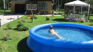 купание в бассене