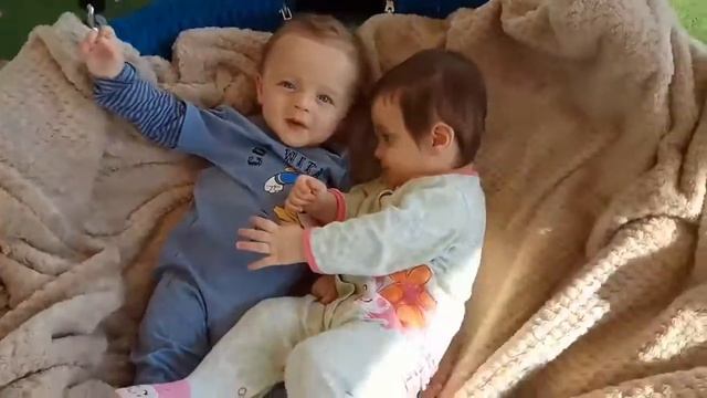 Liam&Miya (0.8) Jun_2016. Качели. Мия/Лиам 8,5 месяца. смотреть онлайн