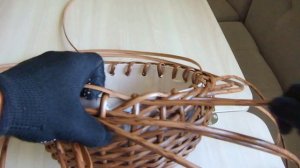 Подвесное кашпо из полиротанга. Узор цепочка
