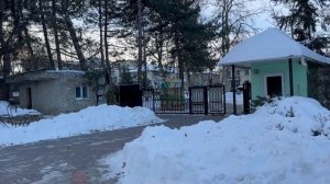 Хирург купил на дороге банку варенья для своей больной дочери, а когда пришел домой и открыл ее, то