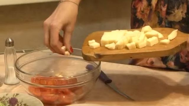 Куриное филе запечённое под сыром моцарелла. смотреть онлайн