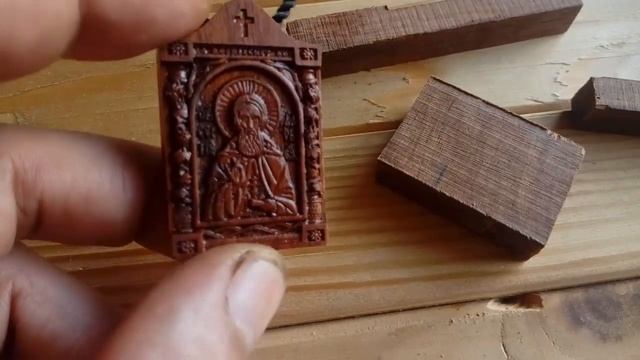 Мадагаскарский палисандр  Нательная икона