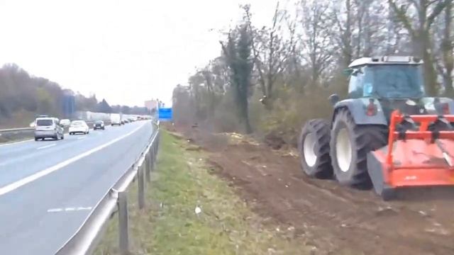 AHWI M650m mulchen an der Autobahn смотреть онлайн