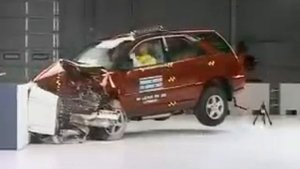 Crash Test 1999 - 2005 Lexus RX 300 / Toyota Harrier (Frontal Impact) IIHS
