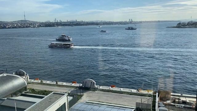 Самое посещаемое место улица  Истикляль Стамбул. Прогулка, Еда, Шопинг в Стамбуле (Marriott)