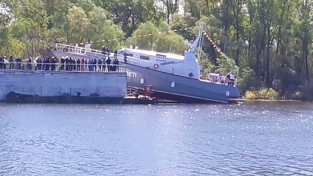 Корабль Туркестан спустили на воду в Уральске смотреть онлайн