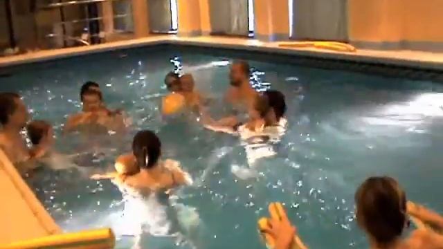 Миша Василенко в бассейне смотреть онлайн