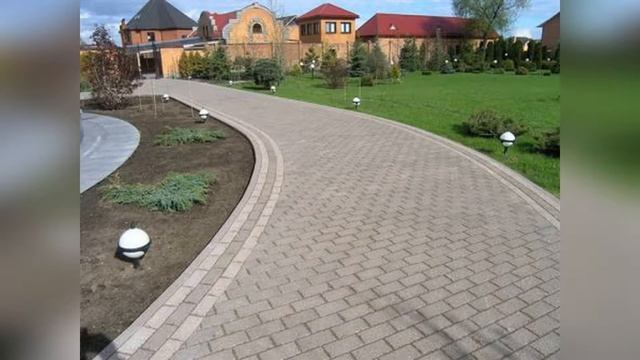 Мощение дорожек бетонной брусчаткой