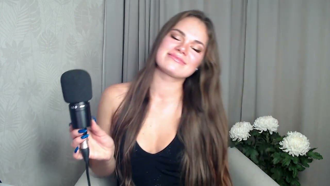 Julia Milows is Singing popular songs in stream on Trovo and Twitch смотреть онлайн