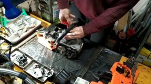 Разрушение поршня бензопилы.