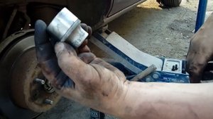 Замена заднего ступичного подшипника на Mitsubishi Space Wagon