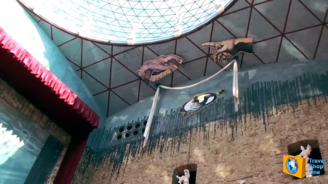 БАРСЕЛОНА.  ФИГЕРАС - МУЗЕЙ САЛЬВАДОРА ДАЛИ.