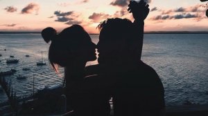 Она немного ниже ростом.mp4