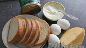 Бутерброды с рыбными консервами в духовке