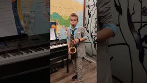 Захар 9 лет исполняет "Федерико Фелини" на саксофоне альт