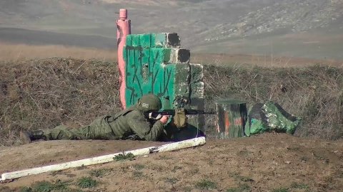 Российские миротворцы в Нагорном Карабахе приступили к занятиям по боевой подготовке