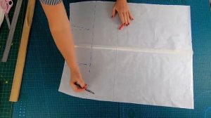 Юбка с оригинальными рельефами и фигурной кокеткой. Плюс лайфхак по выравниванию низа.mp4