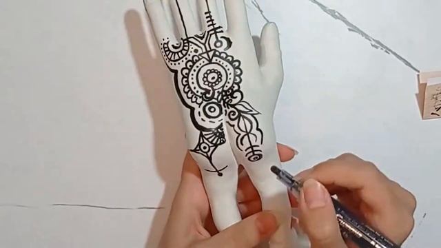 Роспись гипса акриловыми маркерами