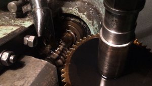 Режем косозубые шестерни на зубофрезерном станке 5к32