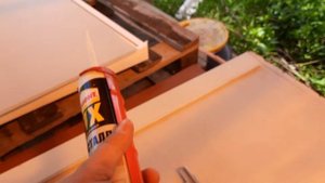 Выбор клея для проклейки пластикового F - профиля к сэндвич-панели поддона.