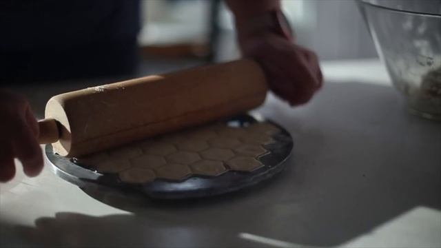 Анти ЗОЖ-влог. Домашние вареники и пельмени. Стройнеюшим не смотреть! Убираем елку #PixelsOfLife смотреть онлайн