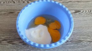 Кокосовая шарлотка с яблоками