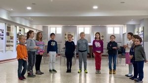 «Новогодняя песня» - Е. Шаламоновой исполняет хор русской школы «Phénix » в г. Epinay-sous-Sénart.