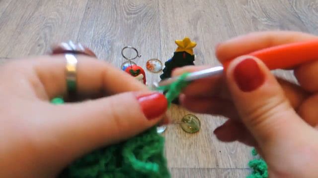 Веселая, новогодняя идея!Простые тапочки крючком. Ёлочки. МК. Для новогоднего настроения:))).