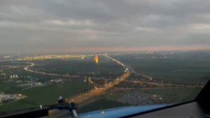 Романтичное видео из кабины пилота. Посадка в Амстердаме сквозь облака
