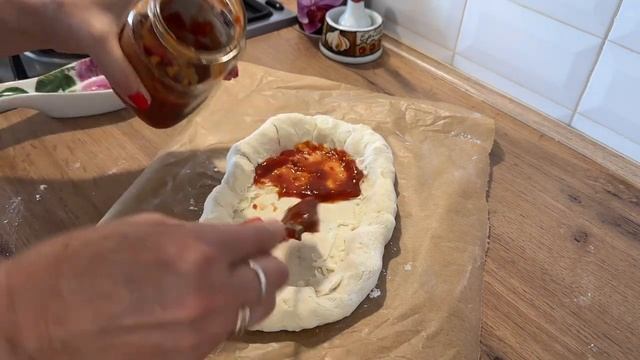 ПИЦЦА МАРГАРИТА С СЫРНЫМИ БОРТИКАМИ! ОБЬЕДЕНИЕ | Irina Belaja смотреть онлайн