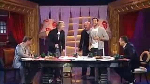 Никита Михалков упал со стула! смотреть онлайн