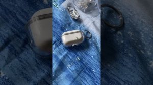 Как снять пластиковый чехол с эирподс про