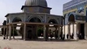 Le muezzin d'Al-Aqsa appelle les Palestiniens au secours.
Mais en réalité, c'est un appel aux peuple