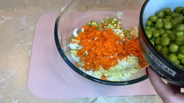 ,,АВТОРСКИЙ" НОВОГОДНИЙ ОЛИВЬЕ С НЕЖНЕЙШЕЙ КУРИНОЙ ГРУДКОЙ!!! смотреть онлайн