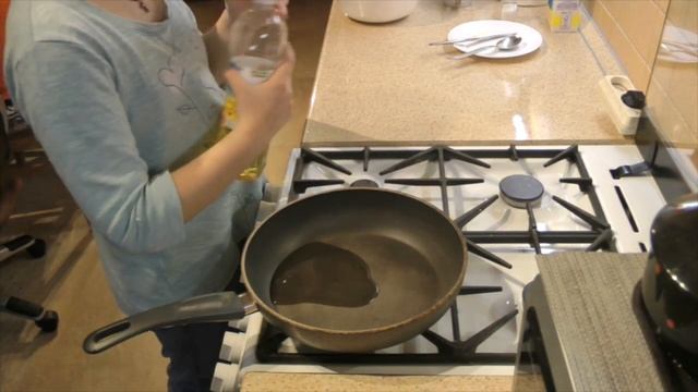 Омлет на сковородке. Простой рецепт. смотреть онлайн