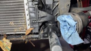 Replacing a Leaking Radiator on a B9 Audi : 2017 Audi A4