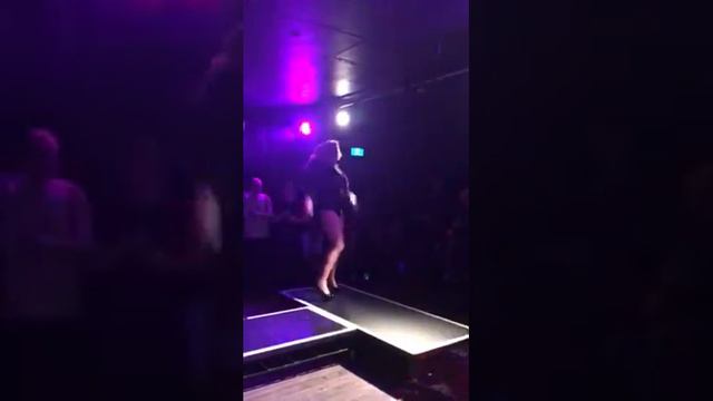 Sheileta Buffèt performs - "Alex Newell - Kill The Lights" смотреть онлайн